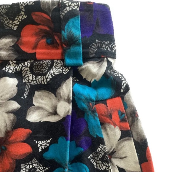 Cute Floral Skirt by French Connection - Picture 3 of 4